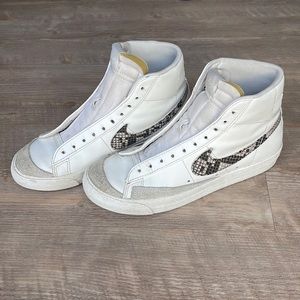 Nike Blazer Mid '77 sneakers in off-white and snake print